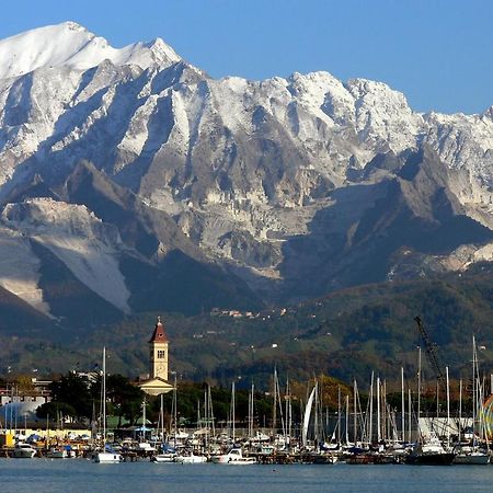 Between Pisa And 5 Terre Marina Di Carrara Exteriör bild